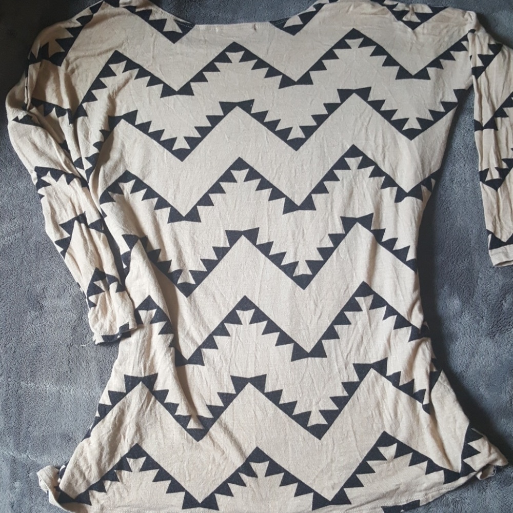 Fascination Chevron Top - Picture 4 of 4